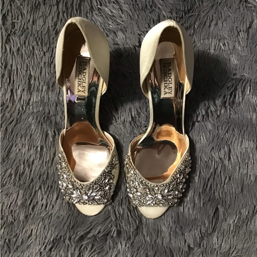 Badgley Mischka 8.5 Cream Satin Rhinestone Heels. *Scuffed